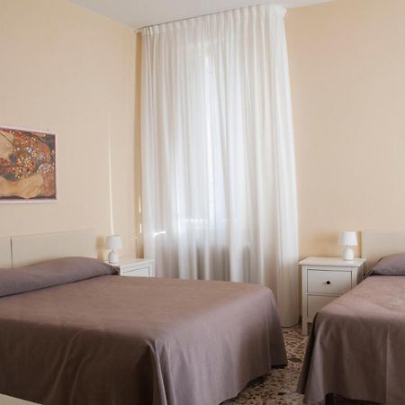 Hotel Stipino ルッカ エクステリア 写真