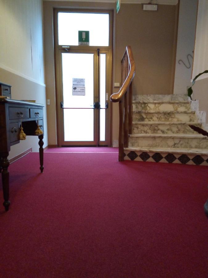 Hotel Stipino ルッカ エクステリア 写真