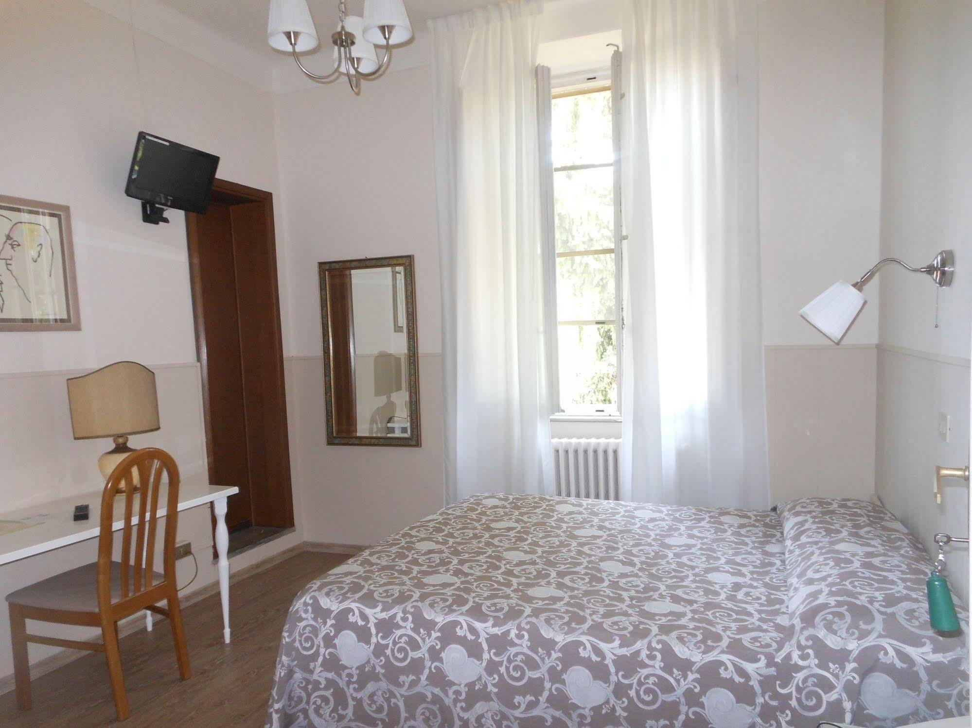 Hotel Stipino ルッカ エクステリア 写真