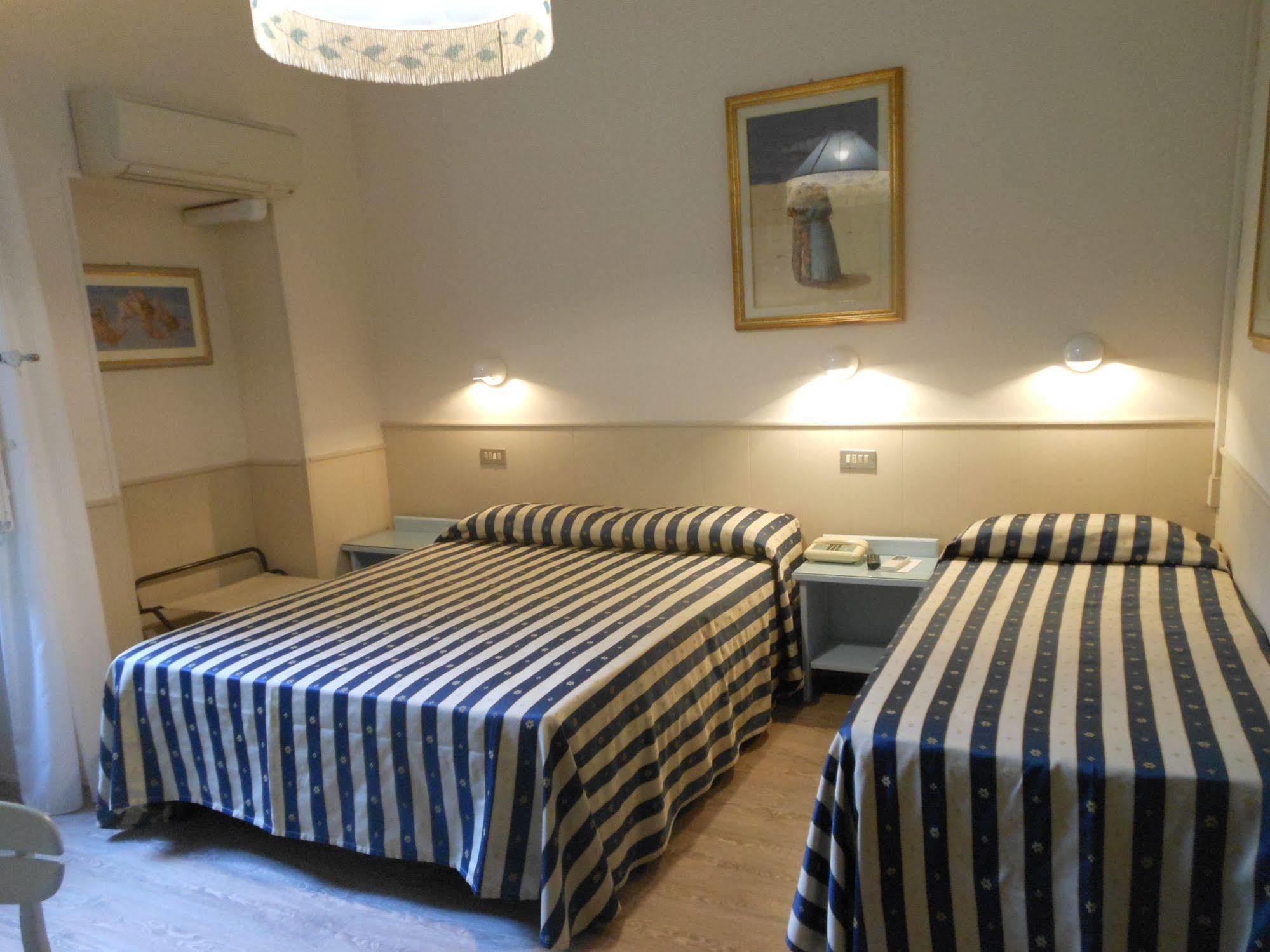 Hotel Stipino ルッカ エクステリア 写真